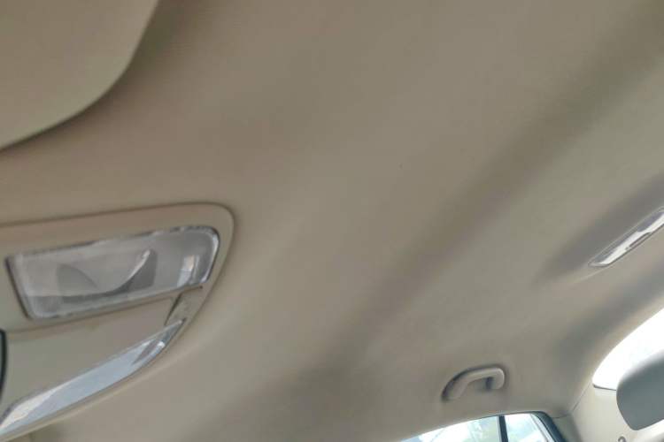 Used Kia K5 2015 2.0L Manual GL Interior 6