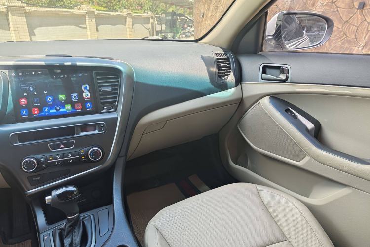 Used Kia K5 2015 2.0L Automatic GL Interior 8