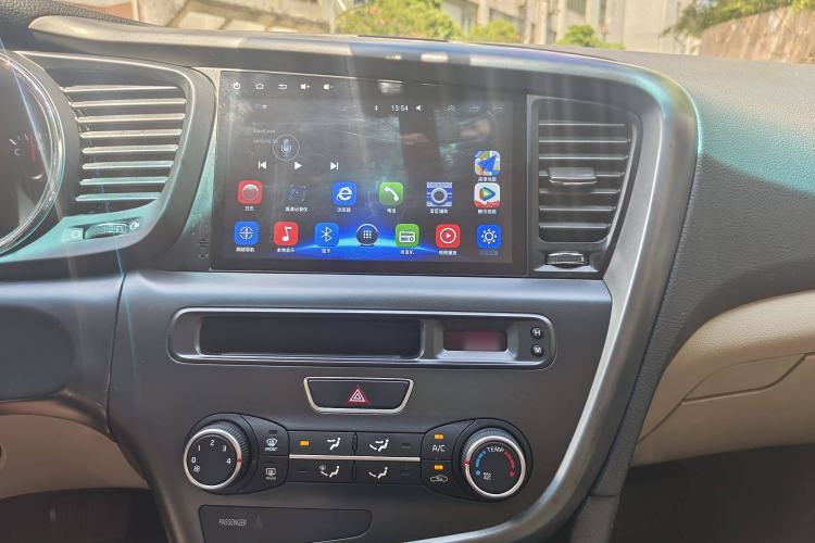 Used Kia K5 2015 2.0L Automatic GL Interior 9