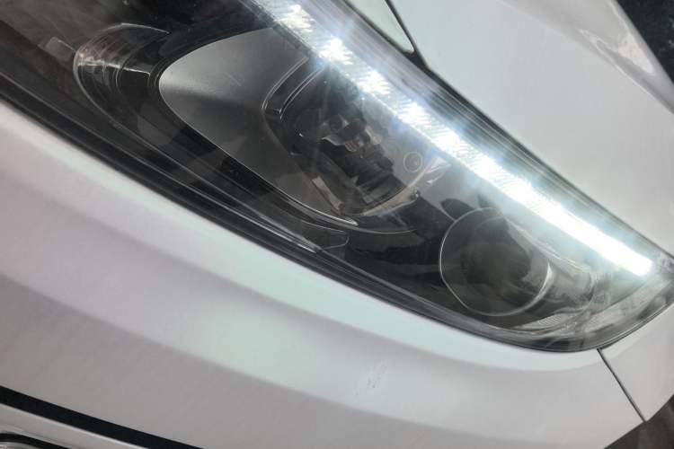 Used Kia K5 2015 2.0L Automatic LUX Left Front Headlight