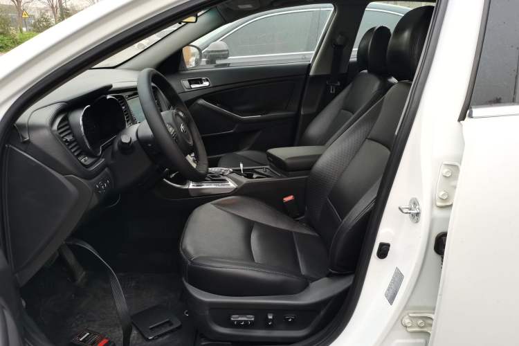 Used Kia K5 2015 2.0L Automatic LUX Left Front Seat