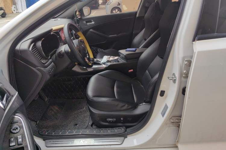 Used Kia K5 2015 2.0L Automatic LUX Left Front Seat