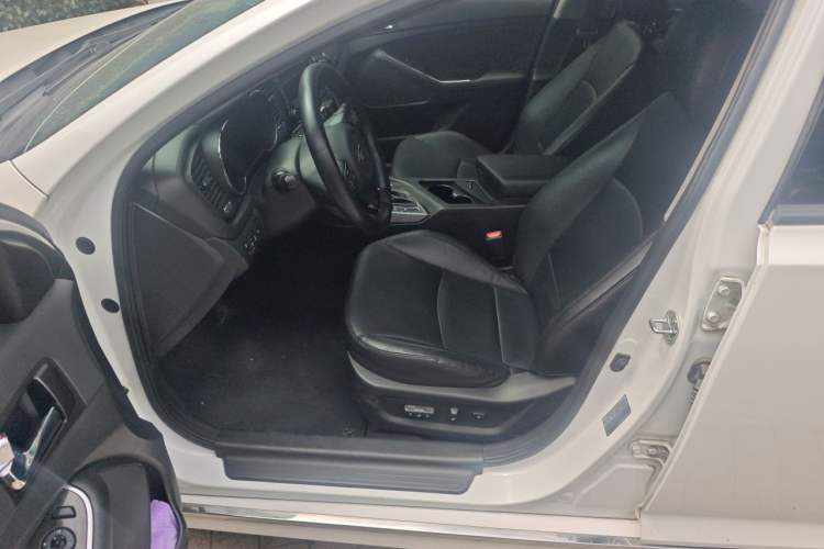 Used Kia K5 2015 2.0L Automatic LUX Left Front Seat