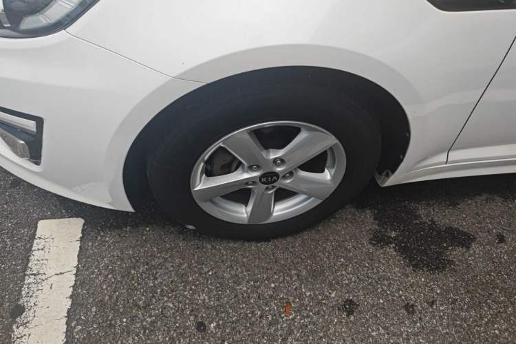 Used Kia K5 2015 2.0L Automatic GL Left Front Wheel Hub