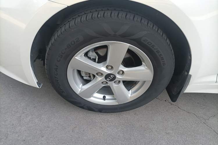 Used Kia K5 2015 2.0L Automatic GL Left Front Wheel Hub