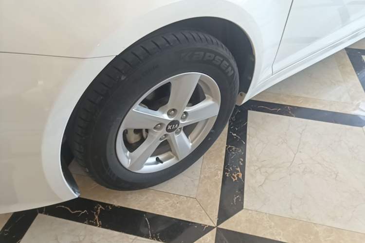 Used Kia K5 2015 2.0L Automatic GL Left Front Wheel Hub