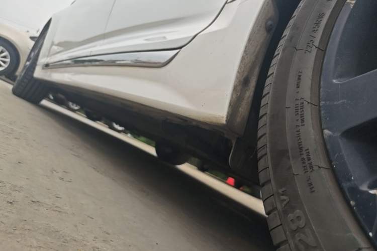 Used Kia K5 2015 2.0L Automatic LUX Left Side Sill