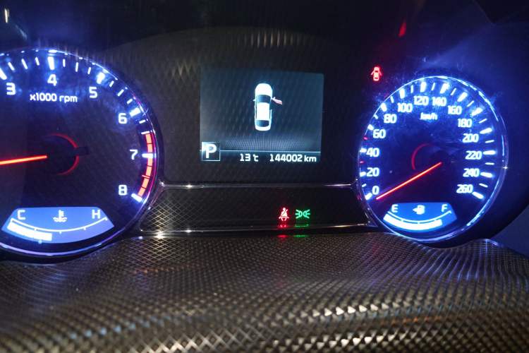 Used Kia K5 2015 2.0L Automatic LUX Odometer Close Up