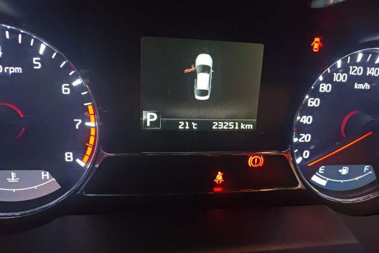 Used Kia K5 2015 2.0L Automatic LUX Odometer Close Up