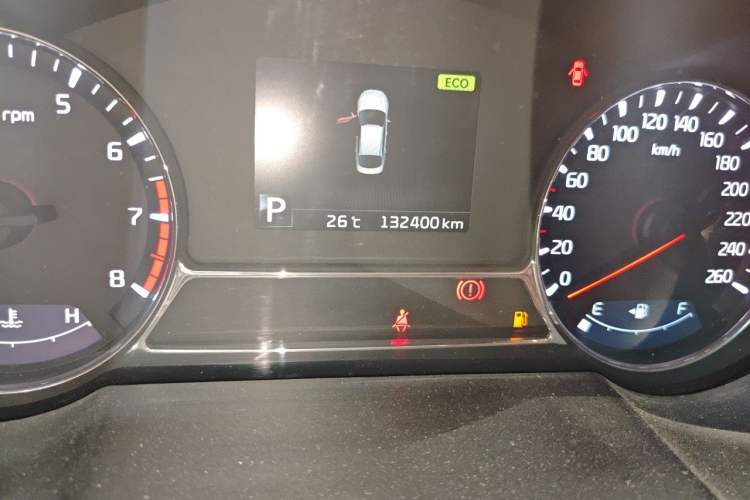 Used Kia K5 2015 2.0L Automatic LUX Odometer Close Up