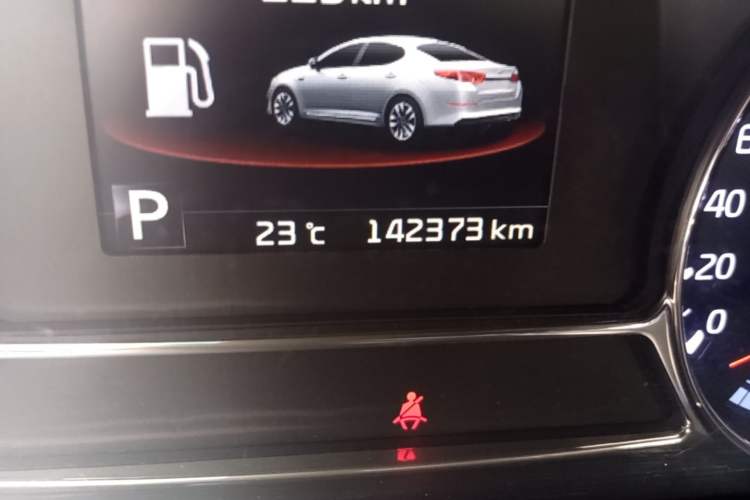 Used Kia K5 2015 2.0L Automatic LUX Odometer Close Up
