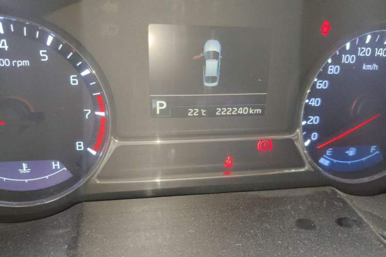 Used Kia K5 2015 2.0L Automatic LUX Odometer Close Up