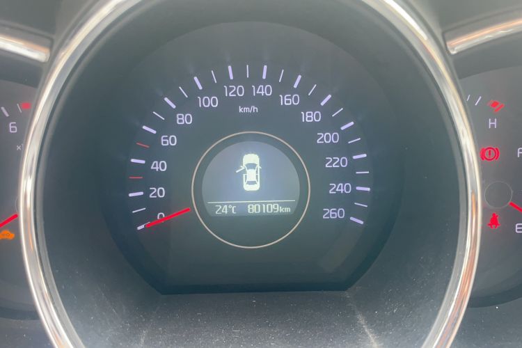 Used Kia K5 2015 2.0L Automatic GL Odometer Close Up