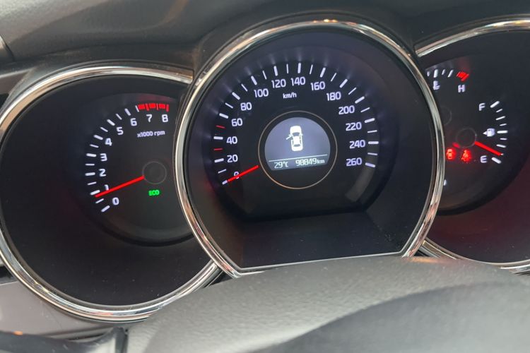 Used Kia K5 2015 2.0L Automatic GL Odometer Close Up