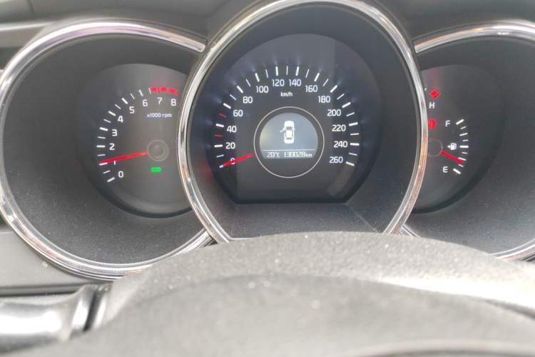Used Kia K5 2015 2.0L Automatic GL Odometer Close Up