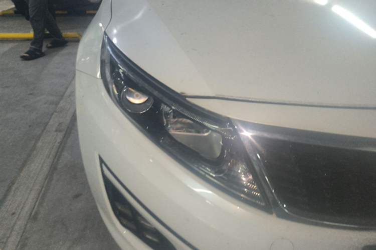 Used Kia K5 2015 2.0L Automatic LUX Right Front Headlight