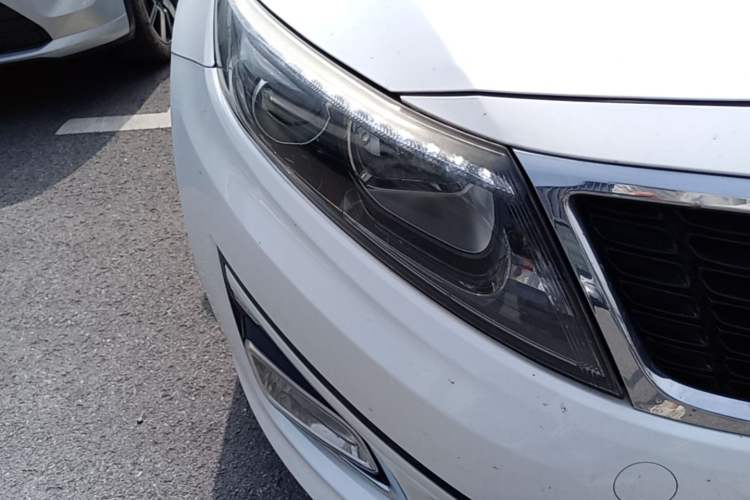 Used Kia K5 2015 2.0L Automatic LUX Right Front Headlight