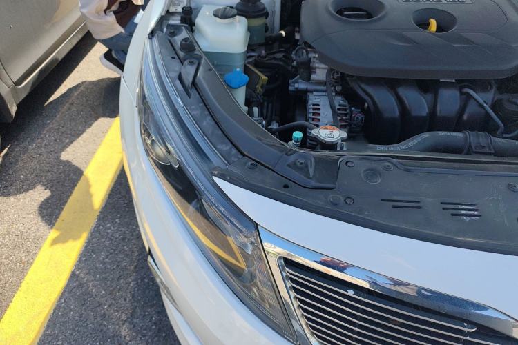Used Kia K5 2015 2.0L Automatic LUX Right Front Headlight