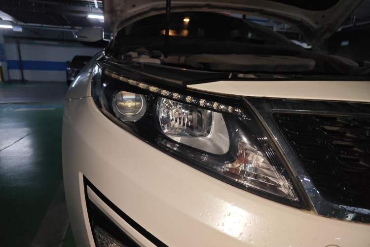 Used Kia K5 2015 2.0L Automatic LUX Right Front Headlight
