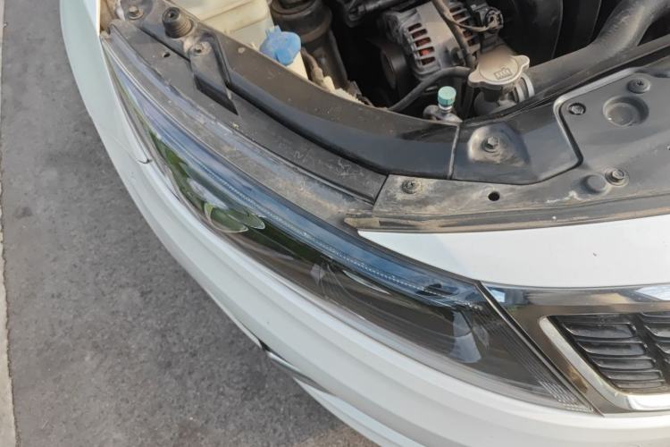 Used Kia K5 2015 2.0L Automatic LUX Right Front Headlight