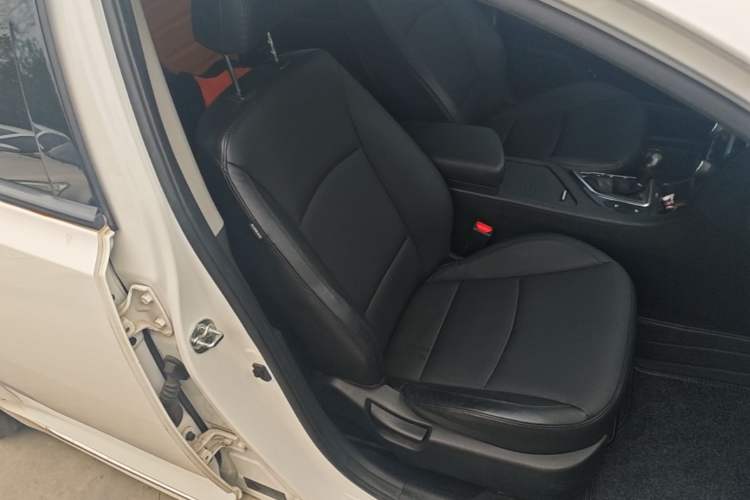 Used Kia K5 2015 2.0L Automatic LUX Right Front Seat