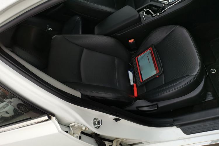 Used Kia K5 2015 2.0L Automatic LUX Right Front Seat