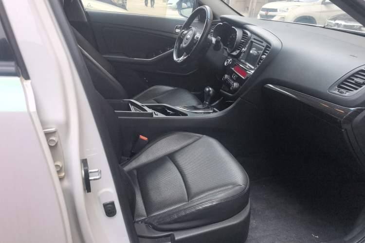 Used Kia K5 2015 2.0L Automatic LUX Right Front Seat