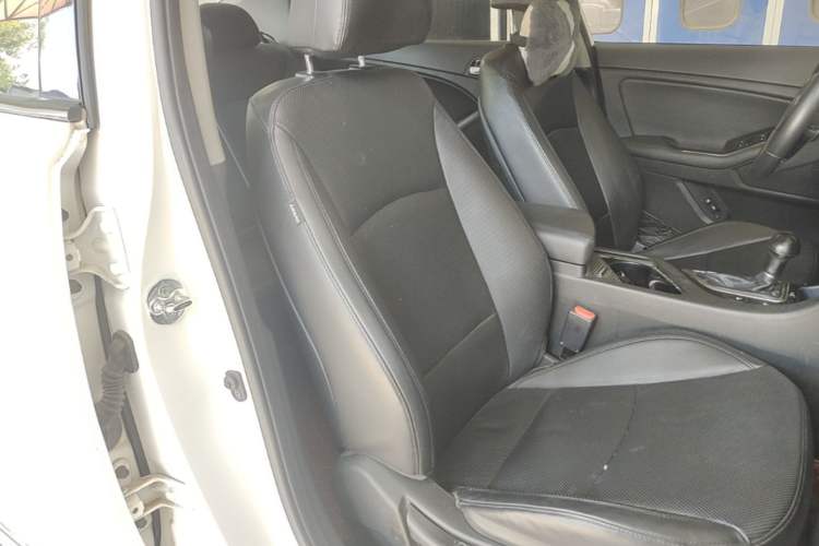 Used Kia K5 2015 2.0L Automatic LUX Right Front Seat