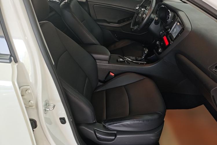 Used Kia K5 2015 2.0L Automatic LUX Right Front Seat