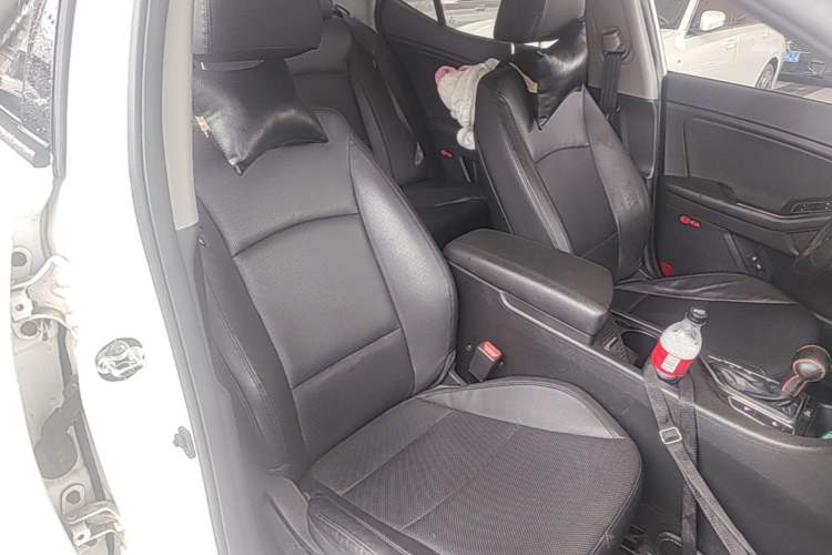 Used Kia K5 2015 2.0L Automatic LUX Right Front Seat