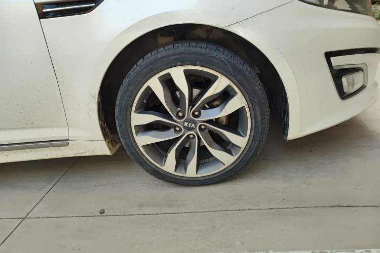 Used Kia K5 2015 2.0L Automatic LUX Right Front Wheel Hub