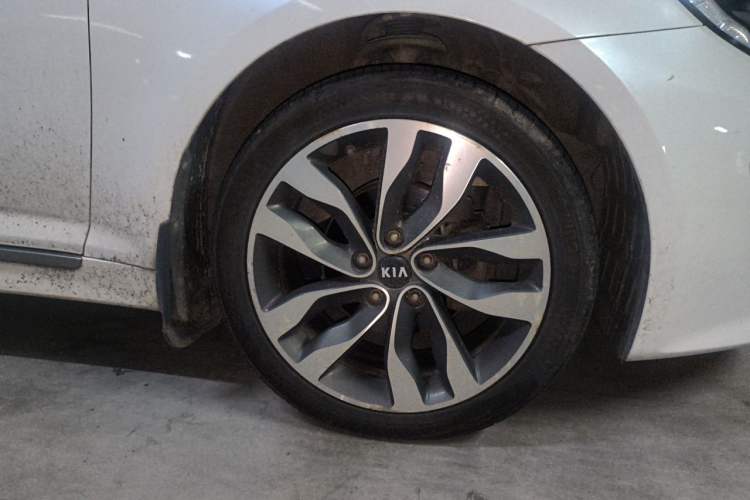 Used Kia K5 2015 2.0L Automatic LUX Right Front Wheel Hub