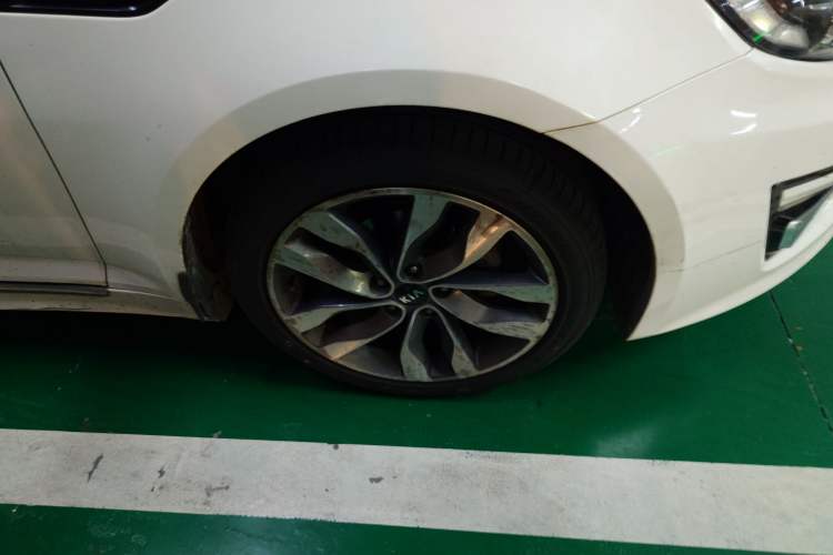 Used Kia K5 2015 2.0L Automatic LUX Right Front Wheel Hub