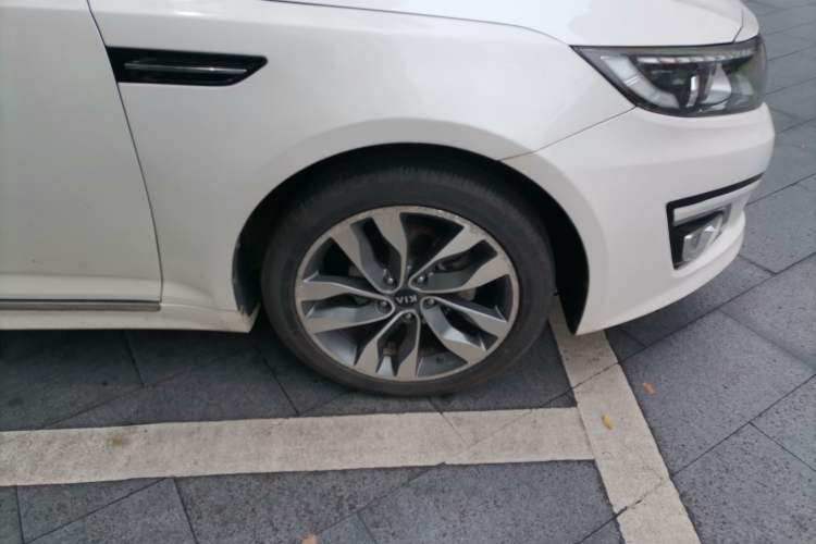 Used Kia K5 2015 2.0L Automatic LUX Right Front Wheel Hub