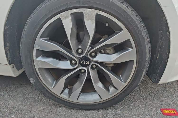 Used Kia K5 2015 2.0L Automatic LUX Right Front Wheel Hub