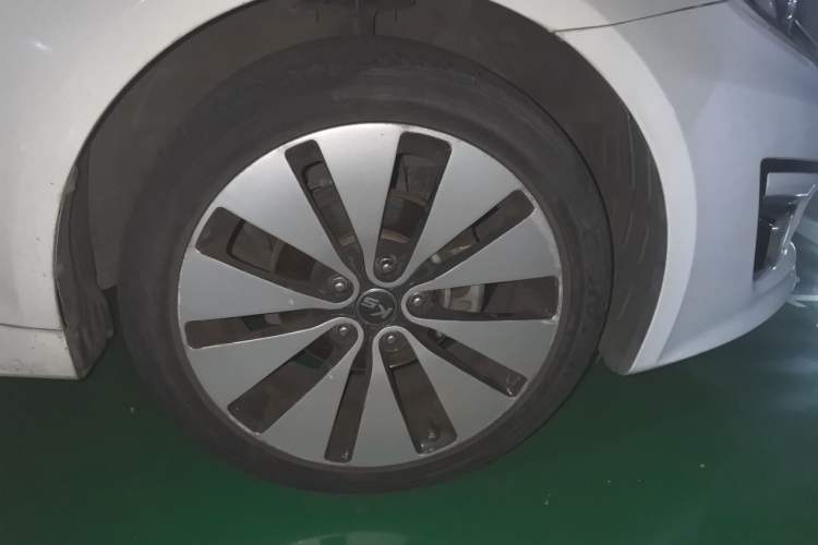 Used Kia K5 2015 2.0L Automatic GL Right Front Wheel Hub