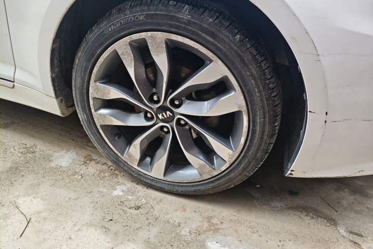 Used Kia K5 2015 2.0L Automatic LUX Right Front Wheel Hub