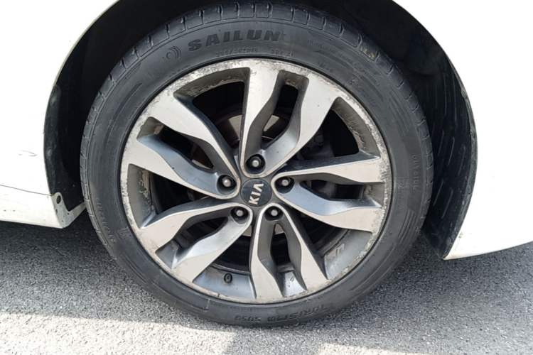 Used Kia K5 2015 2.0L Automatic LUX Right Front Wheel Hub