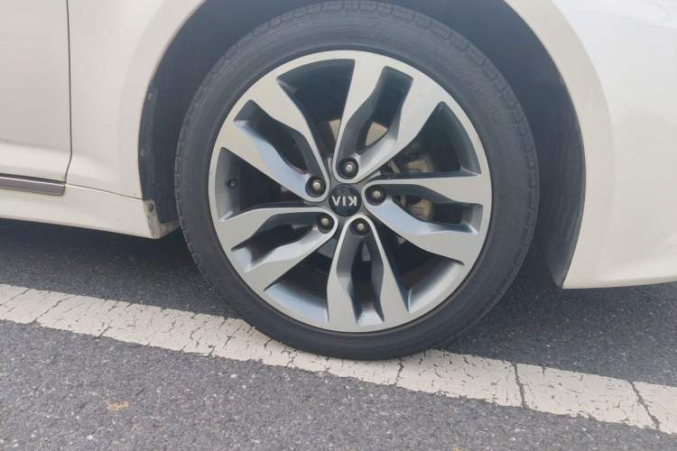Used Kia K5 2015 2.0L Automatic LUX Right Front Wheel Hub