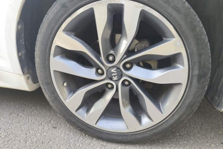 Used Kia K5 2015 2.0L Automatic LUX Right Front Wheel Hub