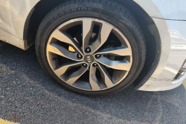 Used Kia K5 2015 2.0L Automatic LUX Right Front Wheel Hub
