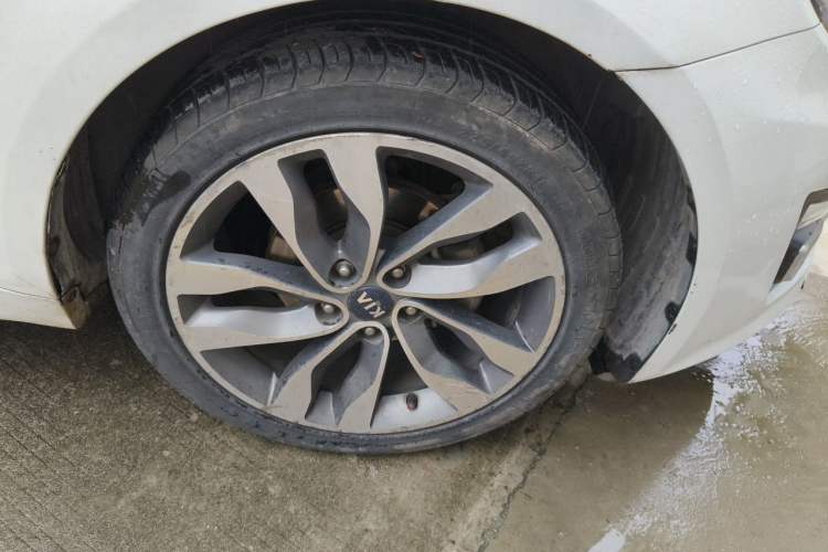 Used Kia K5 2015 2.0L Automatic LUX Right Front Wheel Hub