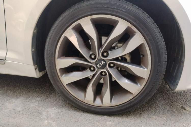 Used Kia K5 2015 2.0L Automatic LUX Right Front Wheel Hub