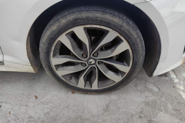 Used Kia K5 2015 2.0L Automatic LUX Right Front Wheel Hub
