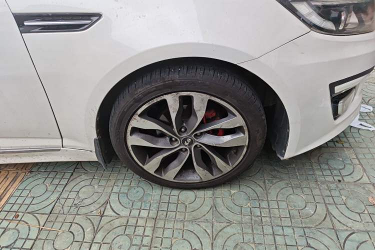 Used Kia K5 2015 2.0L Automatic LUX Right Front Wheel Hub