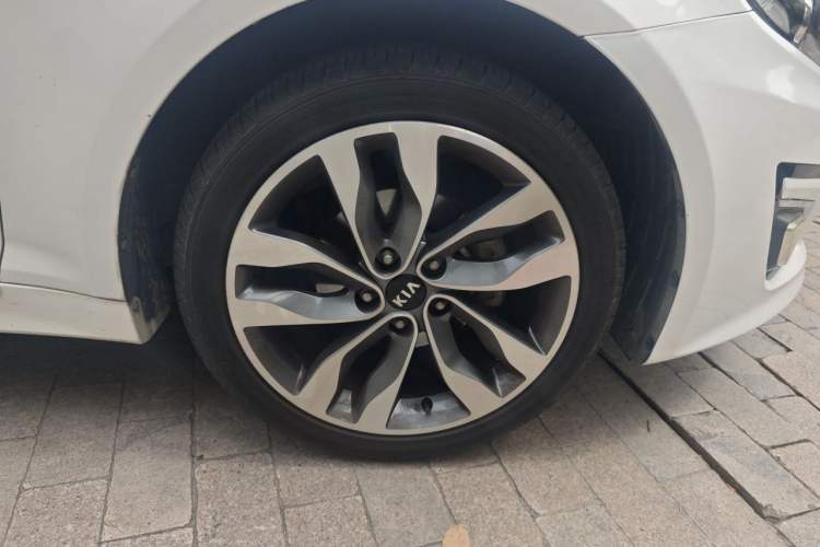 Used Kia K5 2015 2.0L Automatic LUX Right Front Wheel Hub