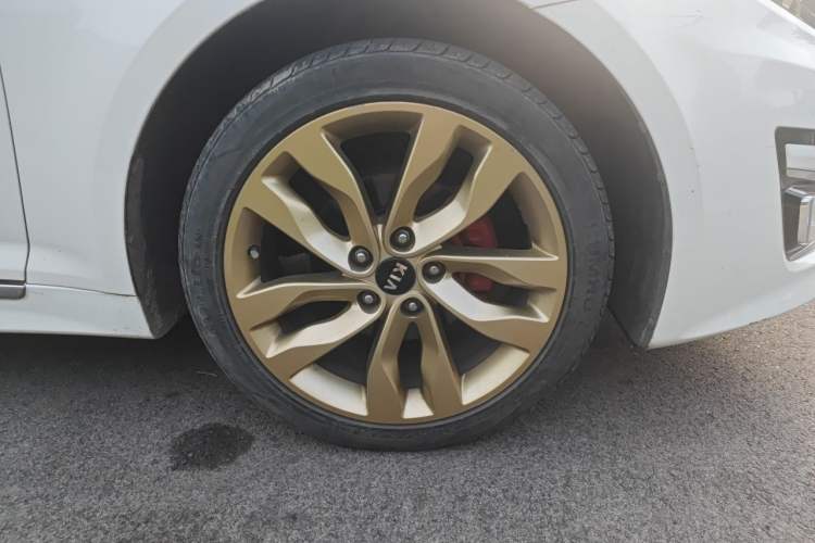 Used Kia K5 2015 2.0L Automatic LUX Right Front Wheel Hub