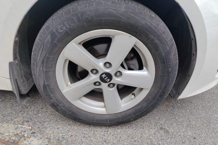 Used Kia K5 2015 2.0L Automatic GL Right Front Wheel Hub