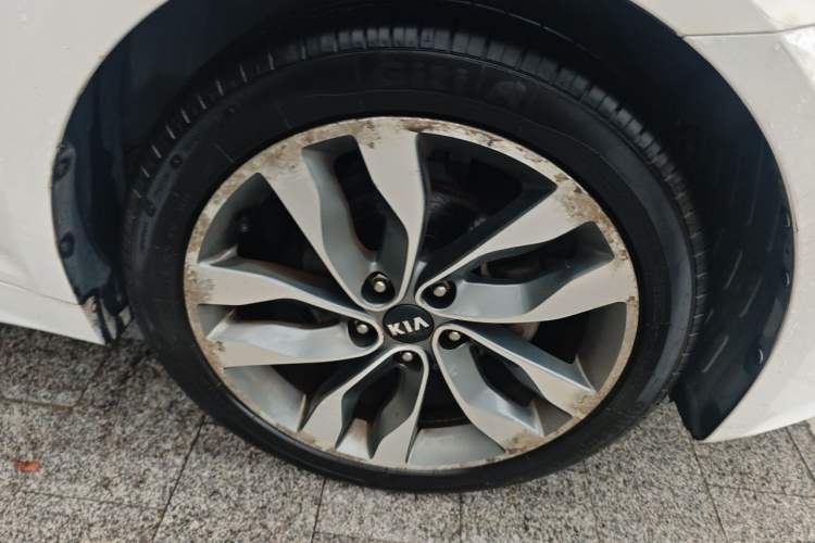 Used Kia K5 2015 2.0L Automatic LUX Right Front Wheel Hub