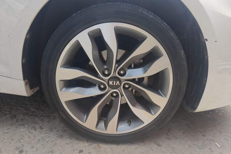 Used Kia K5 2015 2.0L Automatic LUX Right Front Wheel Hub